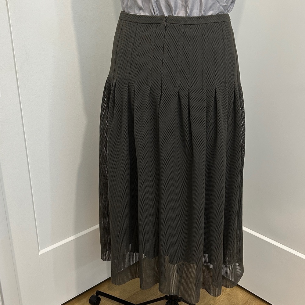 AKRIS PUNTOStretch Mesh Pleated Midi Skirt in Graphite Gray |Size 10 - Picture 14 of 16